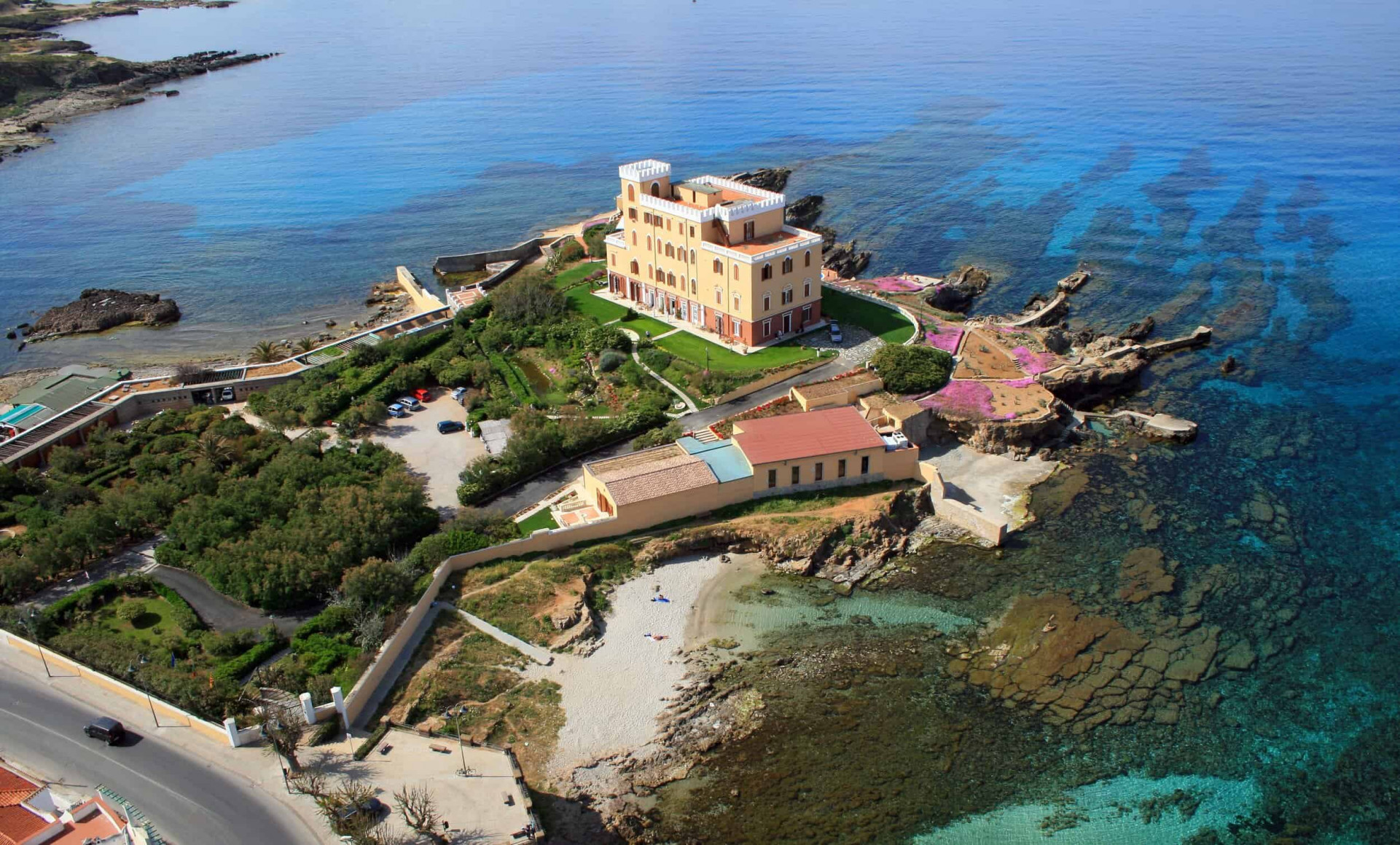 Aerial view of the hotel and property of Villa Las Tronas